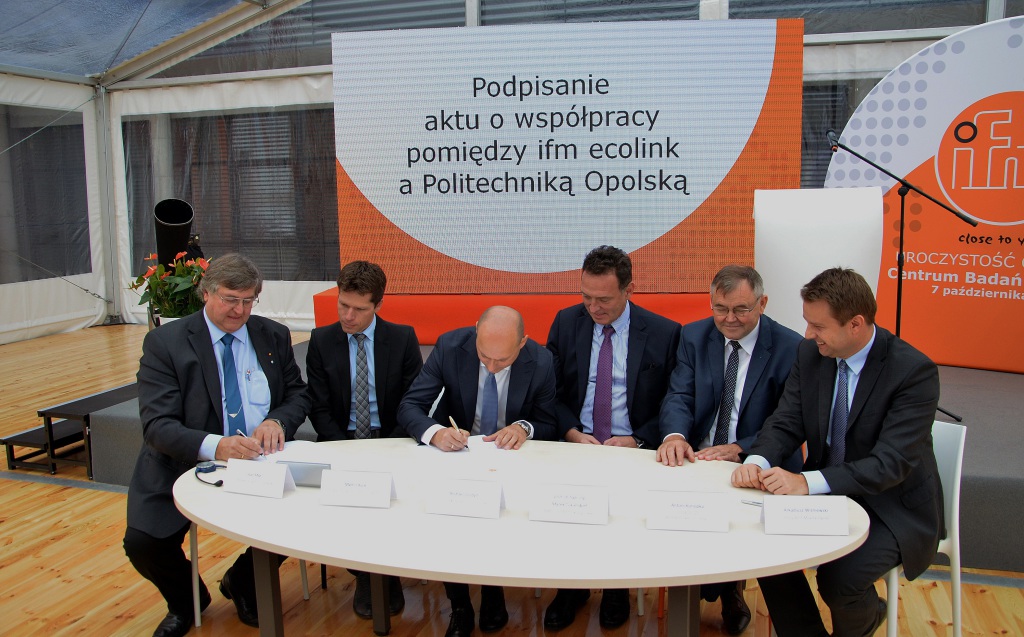 Podczas uroczystości otwarcia centrum podpisano również umowę o współpracy z Politechniką Opolską