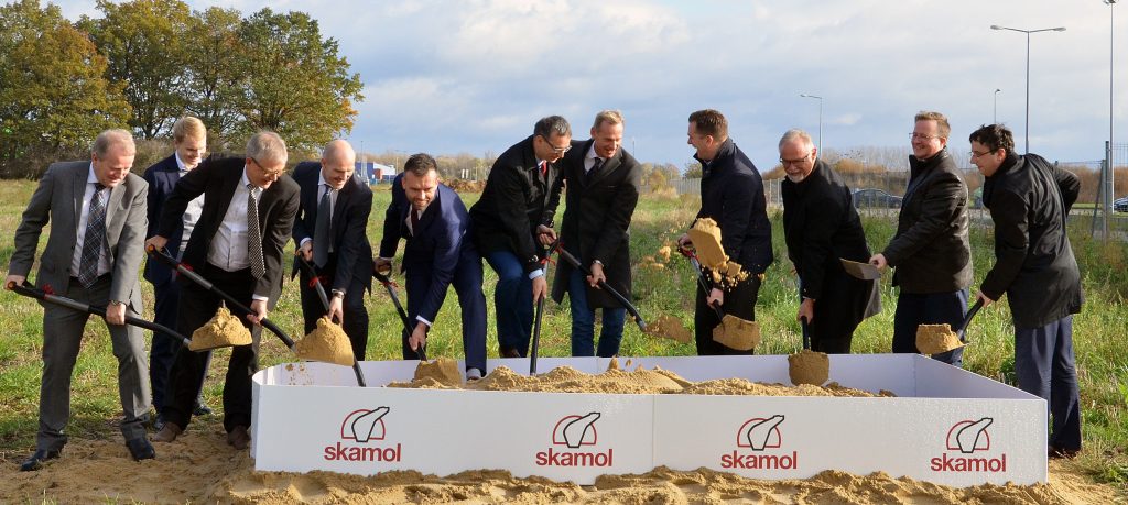Symboliczne wbicie łopaty pod inwestycję Skamol w Opolu